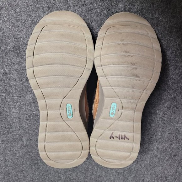 BZees Golden Faux Fur Trim Washable Slip-on Booties ODOR control Womens Sz 8.5 - Picture 10 of 10